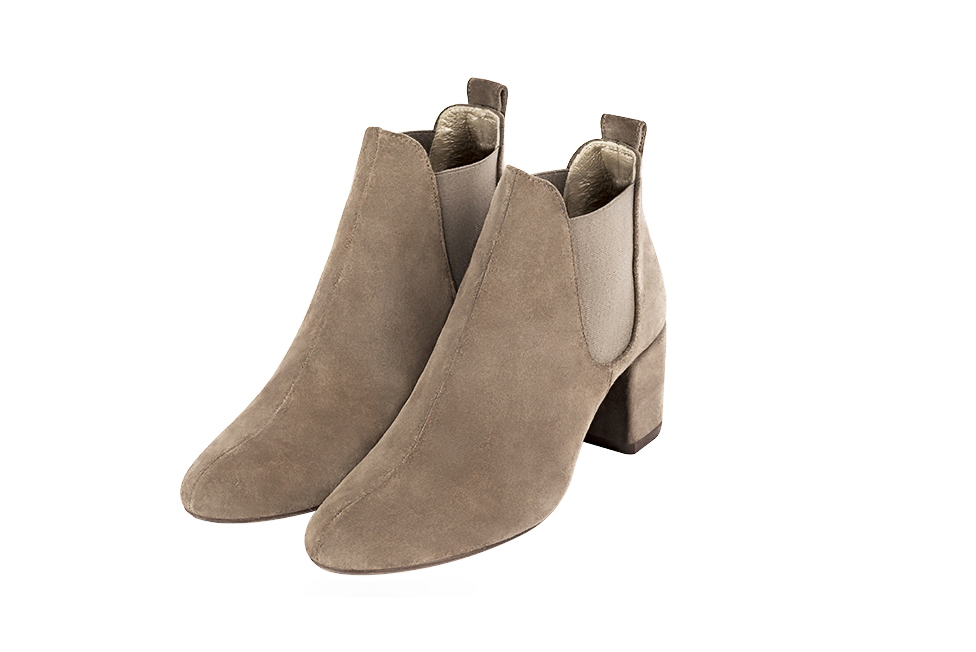 Boots habillees femme beige sahara et marron taupe. Bout rond. Talon mi haut bottier